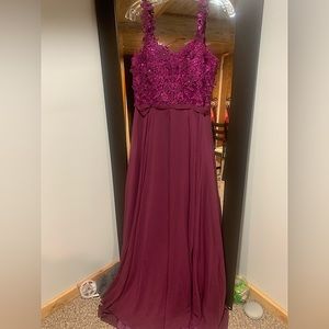 Prom Dress!! Size: 12 - Color: Grape - Brand: Stacees